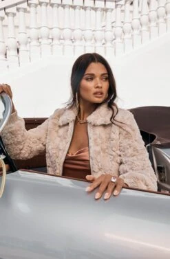 Suzanne Faux Fur Jacket -Astr The Label Shop 21 11 04 LOOK 04 0167 2