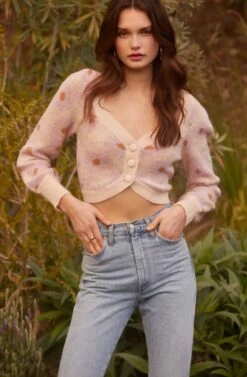 Tricia Floral Knit Cropped Sweater 11 Tricia Floral Knit Cropped Sweater -Astr The Label Shop 23 01 19 ASTR WEDDING0458