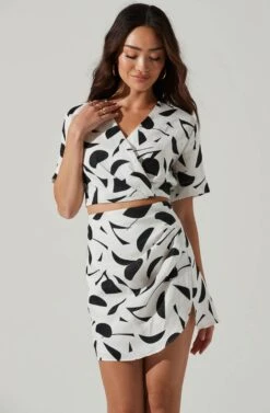 Nirina Abstract Print Wrapped Front Crop Top -Astr The Label Shop ACT17049 BLACKABSTRACT 3