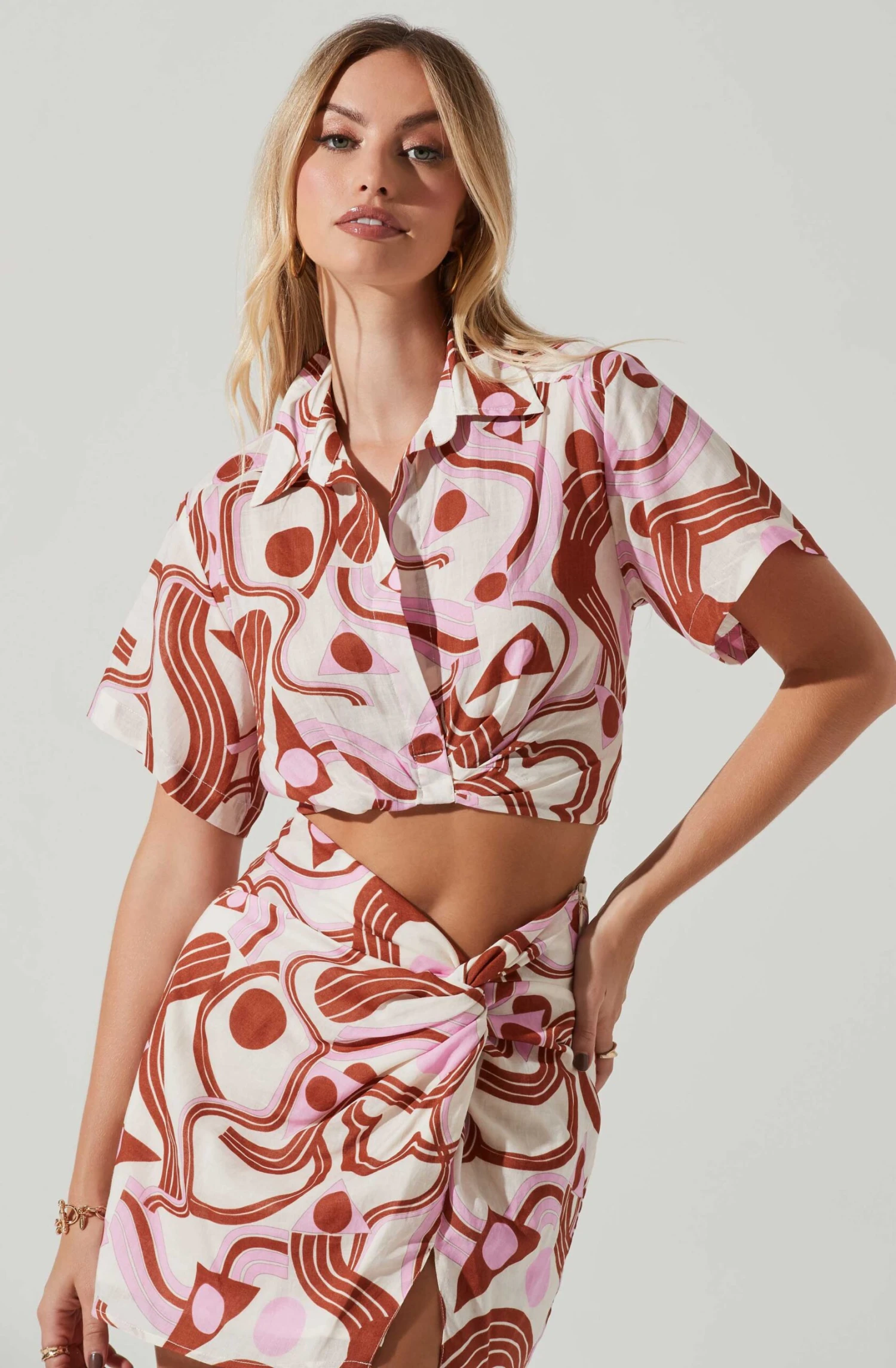 Tamela Collared Short Sleeve Crop Top 3 Tamela Collared Short Sleeve Crop Top