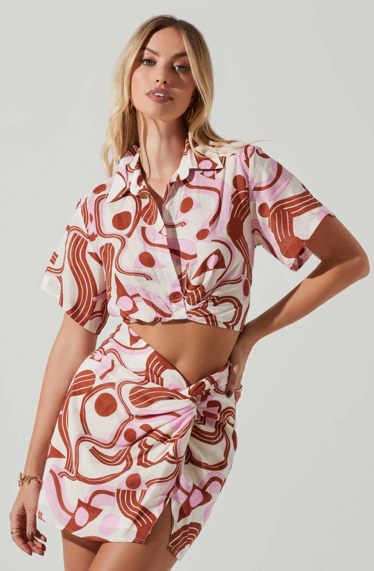 Tamela Collared Short Sleeve Crop Top 5 Tamela Collared Short Sleeve Crop Top - Image 3