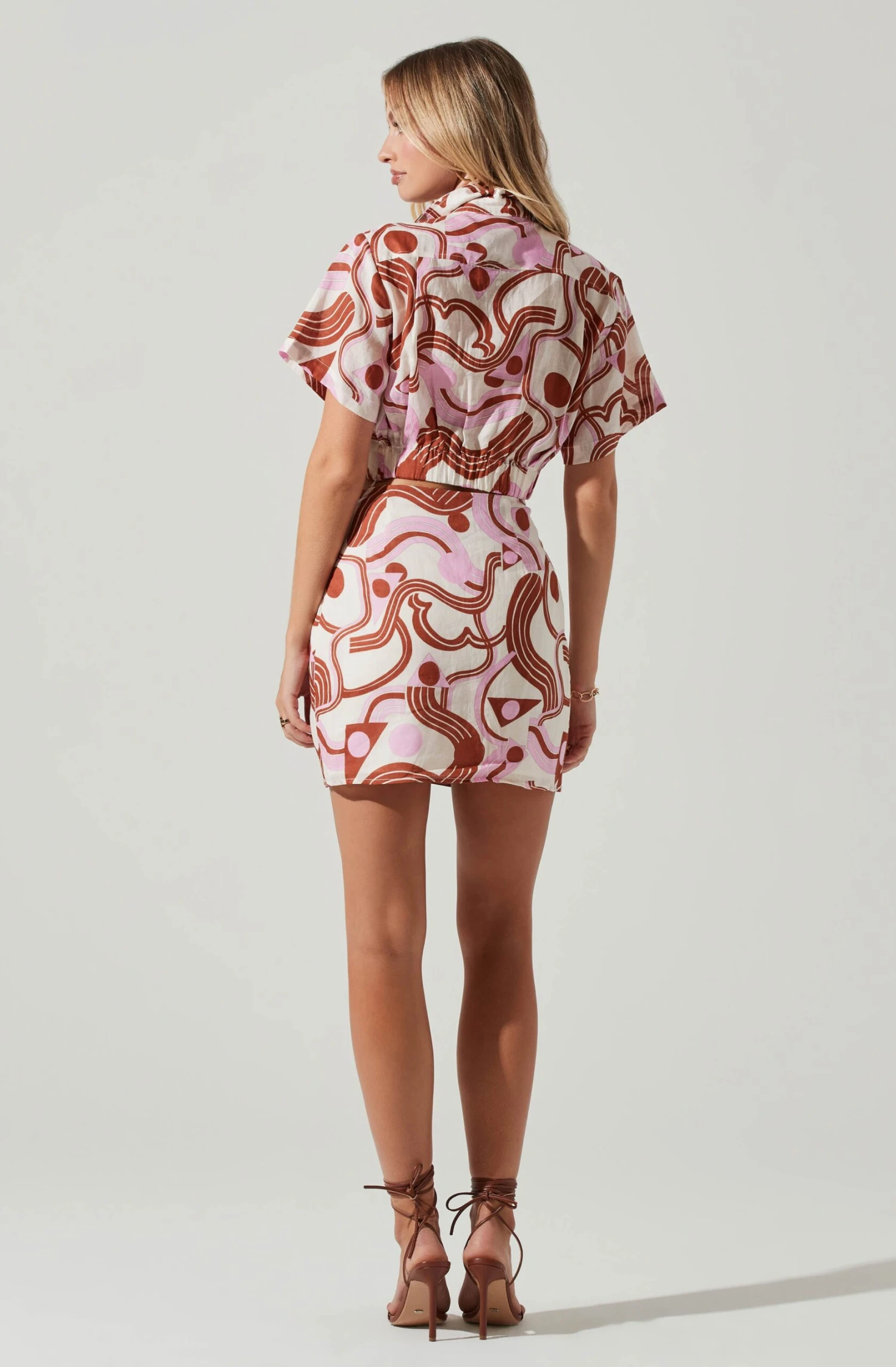 Tamela Collared Short Sleeve Crop Top 6 Tamela Collared Short Sleeve Crop Top - Image 4