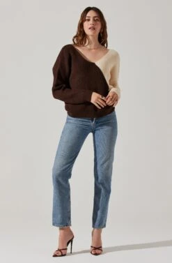 Two Toned Twist Back Sweater -Astr The Label Shop ALT16617 FCI BROWNCONTRAST 1