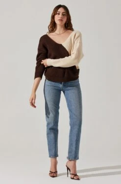 Two Toned Twist Back Sweater -Astr The Label Shop ALT16617 FCI BROWNCONTRAST 2