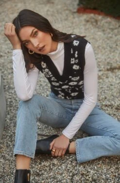 Primrose V Neck Sweater Vest -Astr The Label Shop ASTR FALL22 PT2 1744