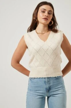 Scallop Hem Sweater Vest