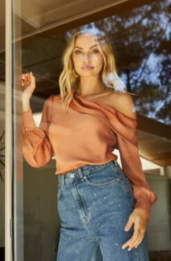 Ellen Draped Off Shoulder Long Sleeve Top 28 Ellen Draped Off Shoulder Long Sleeve Top -Astr The Label Shop FALLMIDSEASON 0735